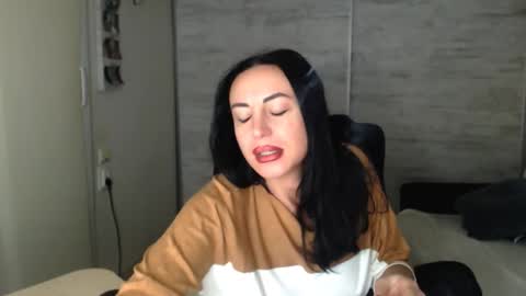 Carla online show from 11-16-25, 06:35