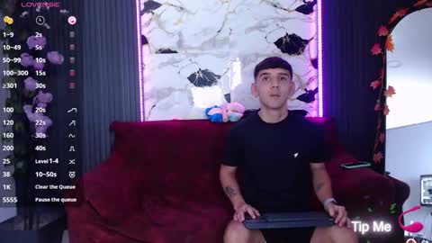 Snapshot of spicyboys_ chatting on 10-18-25, 10:32 online show from 10-18-25, 10:32