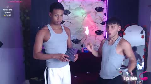 Snapshot of spicyboys_ chatting on 11-11-25, 02:33 online show from 11-11-25, 02:33