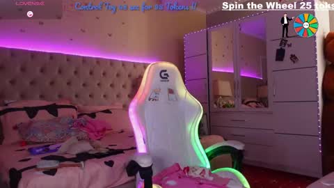 Snapshot of spicygirls chatting on 10-17-25, 07:11 Alicia online show from 10-17-25, 07:11
