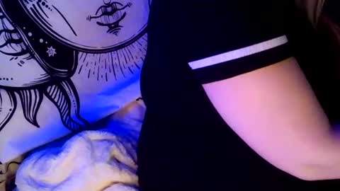 Vanessa Spade online show from 11-16-25, 01:28