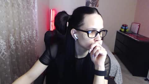 Snapshot of sports_woman5 chatting on 02-19-26, 08:10 Tips are the best compliment to a woman online show from 02-19-26, 08:10