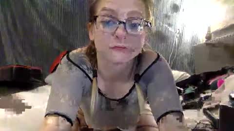 Snapshot of spreadingbutters chatting on 11-29-25, 05:54 C U M S L U T online show from 11-29-25, 05:54