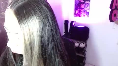 Snapshot of squirt_charlotte chatting on 10-20-25, 02:06 HELLO WELCOME MY NAME IS CHARLOTTE OY A NEW GIRL online show from 10-20-25, 02:06