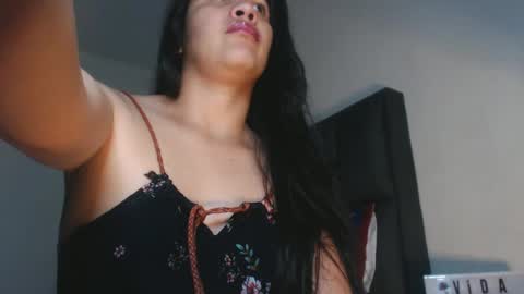 Snapshot of squirt_milk_ chatting on 01-11-25, 01:16 Carolainss online show from 01-11-25, 01:16