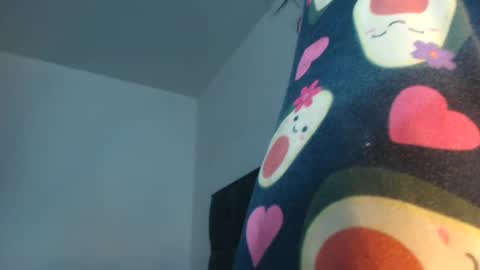 Snapshot of squirt_milk_ chatting on 02-04-25, 03:22 Carolainss online show from 02-04-25, 03:22