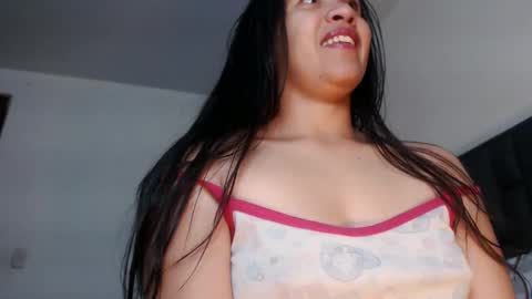 Snapshot of squirt_milk_ chatting on 02-18-25, 02:27 Carolainss online show from 02-18-25, 02:27