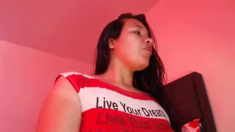 Snapshot of squirt_milk_ chatting on 02-26-25, 03:30 Carolainss online show from 02-26-25, 03:30