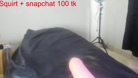 Snapshot of squirtle_girl chatting on 12-11-24, 08:18 Lizzy online show from 12-11-24, 08:18