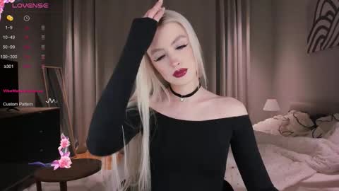 Snapshot of ssashagarter chatting on 11-20-25, 10:09 Alexandra online show from 11-20-25, 10:09