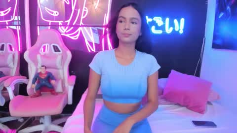 staarlightt online show from 12-22-25, 07:55