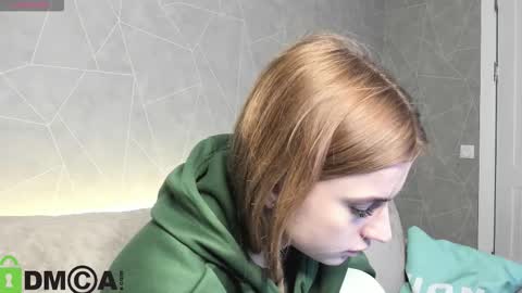 Stacey GMT5 Mo Tu We Th Fr Sa 3am -10am online show from 12-22-25, 01:13