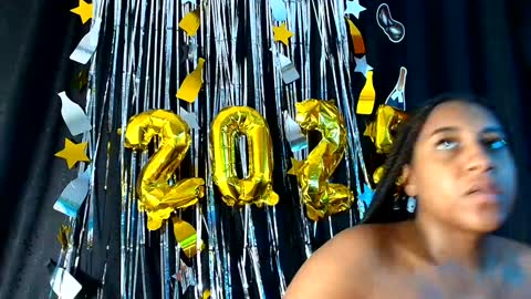 Snapshot of staceygraves_ chatting on 12-31-24, 02:03 online show from 12-31-24, 02:03