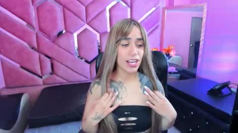 Snapshot of staceylee_ chatting on 11-19-25, 02:44 Stacey lee online show from 11-19-25, 02:44