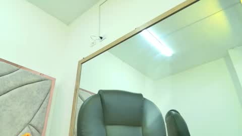 Snapshot of staceylee_ chatting on 11-19-25, 09:15 Stacey lee online show from 11-19-25, 09:15