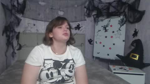 Snapshot of staceylex chatting on 10-21-25, 05:41 Stacey online show from 10-21-25, 05:41