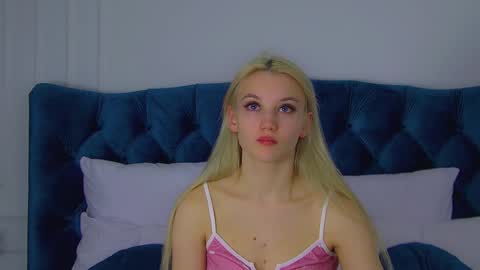 StacyEvances online show from 09-19-25, 06:04