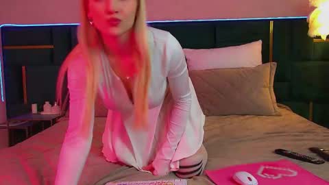 StacyEvances online show from 10-05-25, 06:17