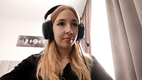 Mila online show from 02-15-26, 07:51