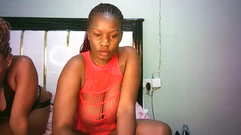 Snapshot of stacyweet chatting on 10-28-25, 03:04 Stacysweet chocolate online show from 10-28-25, 03:04