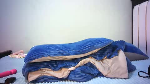 Snapshot of stacyweet chatting on 11-23-25, 04:18 Stacysweet chocolate online show from 11-23-25, 04:18