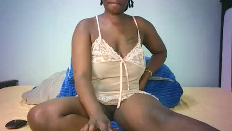 Snapshot of stacyweet chatting on 12-14-25, 01:27 Stacysweet chocolate online show from 12-14-25, 01:27