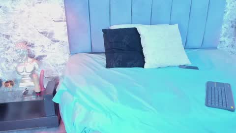 Snapshot of star_and_lippe chatting on 12-26-24, 03:38 Star and Lippe online show from 12-26-24, 03:38