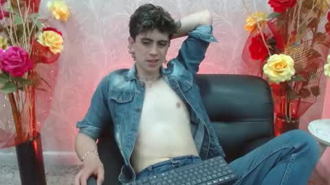 Snapshot of star_boyx chatting on 03-06-25, 12:00 star_boyx online show from 03-06-25, 12:00
