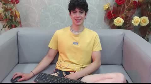 Snapshot of star_boyx chatting on 09-11-25, 09:37 star_boyx online show from 09-11-25, 09:37