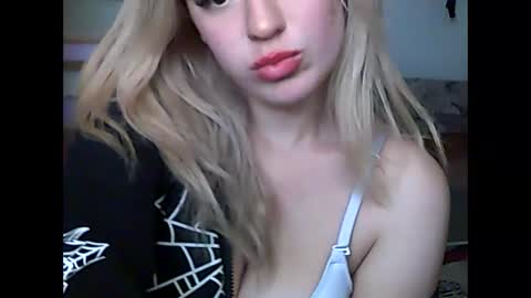 Snapshot of starlesseyes chatting on 11-14-25, 09:41 starlesseyes online show from 11-14-25, 09:41