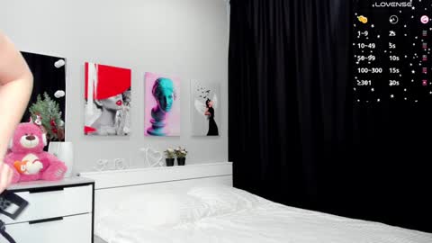 Snapshot of starlight_2004 chatting on 02-04-25, 05:53 Caroline online show from 02-04-25, 05:53