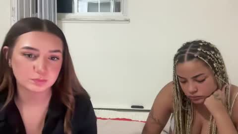 Snapshot of starqueenieee chatting on 09-21-25, 02:13 starqueenieee online show from 09-21-25, 02:13