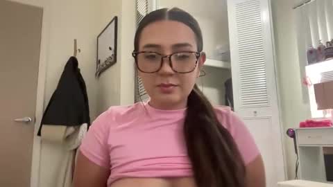 Snapshot of starqueenieee chatting on 10-24-25, 06:26 starqueenieee online show from 10-24-25, 06:26