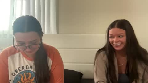 Snapshot of starqueenieee chatting on 10-30-25, 10:21 starqueenieee online show from 10-30-25, 10:21