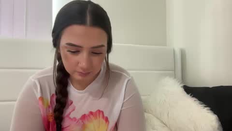 Snapshot of starqueenieee chatting on 11-12-25, 07:13 starqueenieee online show from 11-12-25, 07:13