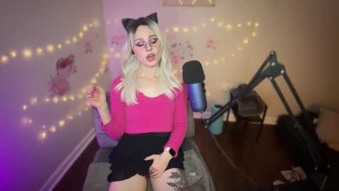 Snapshot of starr1123 chatting on 09-17-25, 03:30 Starr online show from 09-17-25, 03:30