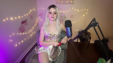 Snapshot of starr1123 chatting on 09-20-25, 03:18 Starr online show from 09-20-25, 03:18