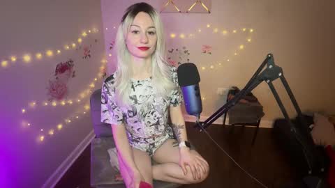 Snapshot of starr1123 chatting on 09-24-25, 02:26 Starr online show from 09-24-25, 02:26