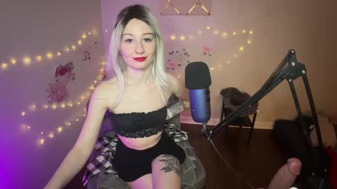 Snapshot of starr1123 chatting on 09-25-25, 03:10 Starr online show from 09-25-25, 03:10