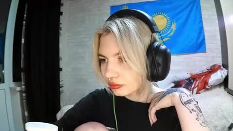 Katie online show from 09-11-25, 04:07