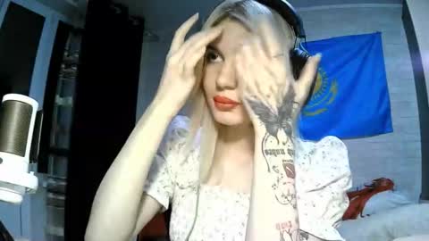 Katie online show from 09-16-25, 03:46