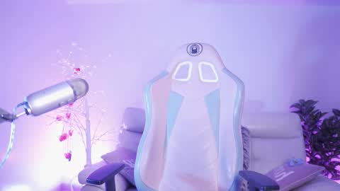 Snapshot of starwitch_ chatting on 10-09-25, 12:30 Yoko online show from 10-09-25, 12:30