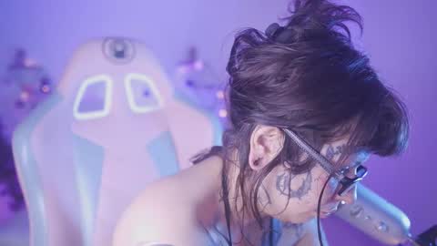 Snapshot of starwitch_ chatting on 10-16-25, 01:23 Yoko online show from 10-16-25, 01:23