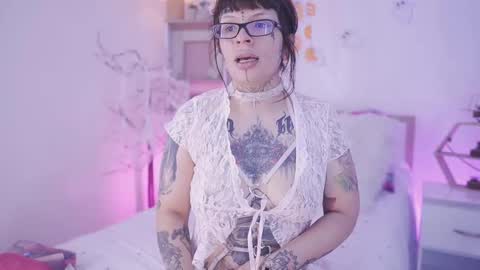 Snapshot of starwitch_ chatting on 10-23-25, 01:21 Yoko online show from 10-23-25, 01:21