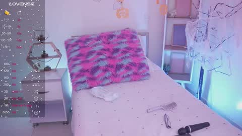 Snapshot of starwitch_ chatting on 10-28-25, 07:38 Yoko online show from 10-28-25, 07:38