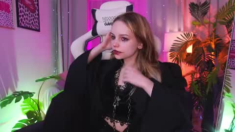 Snapshot of staymonica chatting on 10-15-25, 02:06 MONICA online show from 10-15-25, 02:06