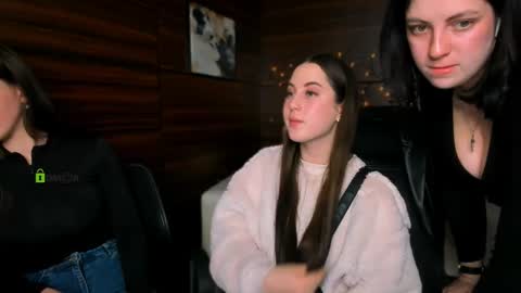 Snapshot of staysi_gold chatting on 03-11-25, 02:29 Staisy online show from 03-11-25, 02:29