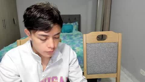 Snapshot of steban_and_kim chatting on 02-14-25, 09:53 steban and kim online show from 02-14-25, 09:53