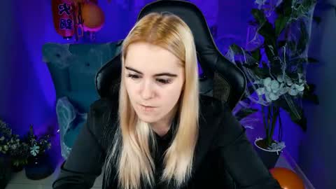 stef_nicks online show from 10-26-25, 05:13