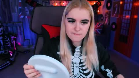 stef_nicks online show from 10-31-25, 09:10